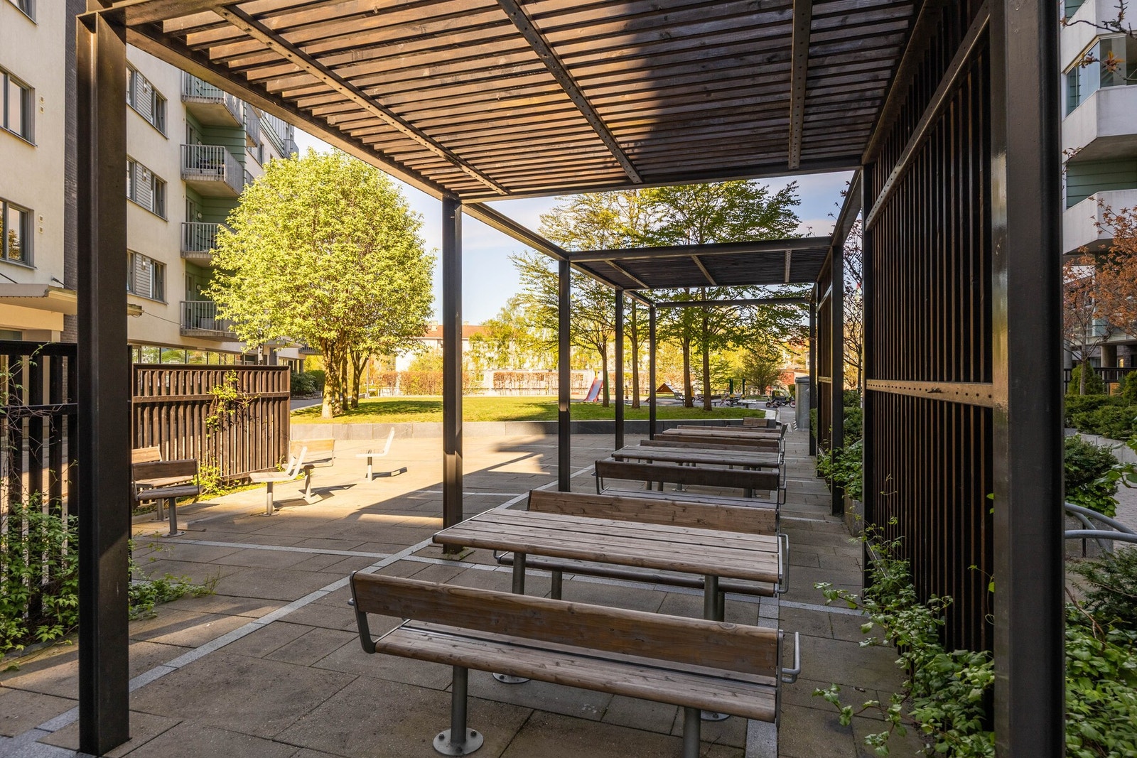 Felles sittegrupper, pergola m.m. Galleribilde