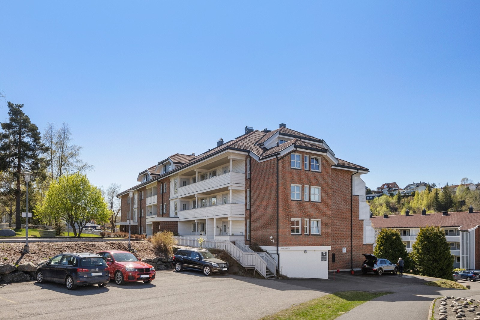Egen gjesteparkering i sameiet. Galleribilde