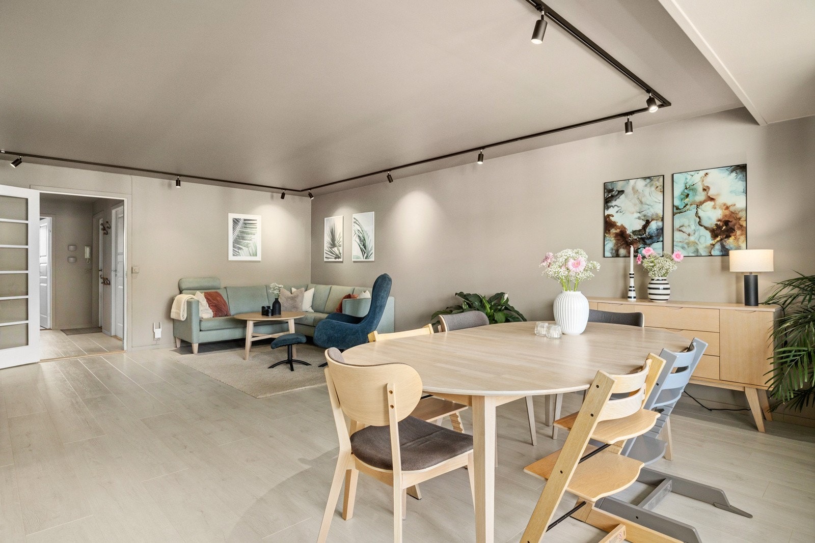 Stue med flere innredningmuligheter. Galleribilde