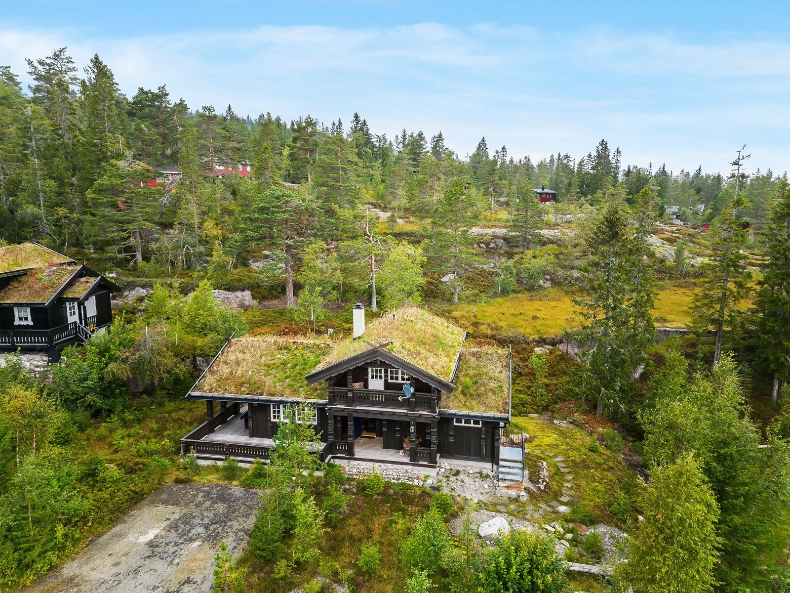 Deilig og stille, trygt og godt ned i lyngen, noe forskånet og litt mindre utsatt for det aller tøffeste været. Galleribilde