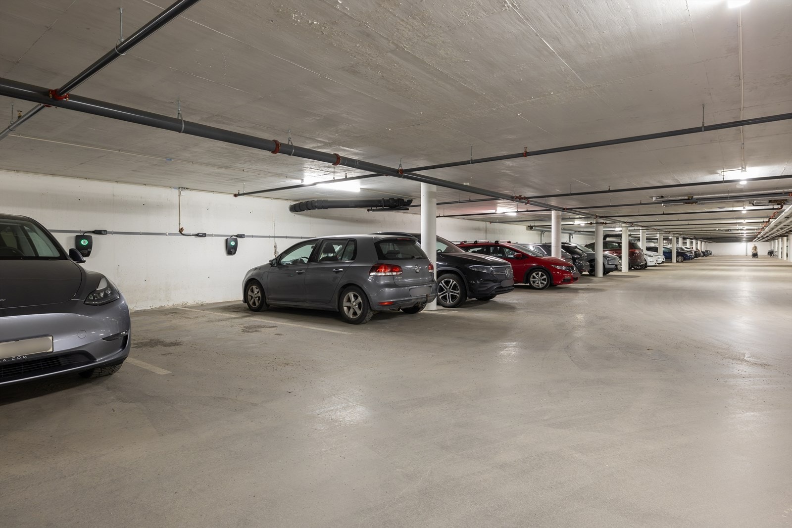Det medfølger i tillegg fast p-plass i lukket garasje med heisadkomst. Galleribilde