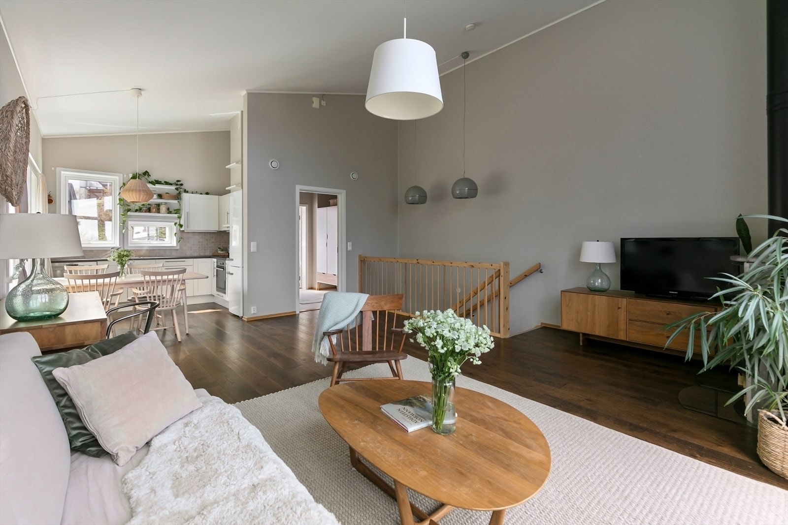 Gulvet er lagt med 1-stavs parkett. Galleribilde