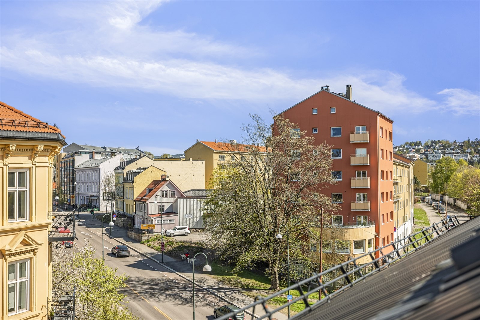 Utsikten fra vinduene i stuen. Galleribilde