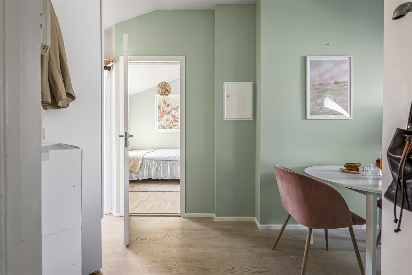Leiligheten har to gode, lyse soverom. Galleribilde