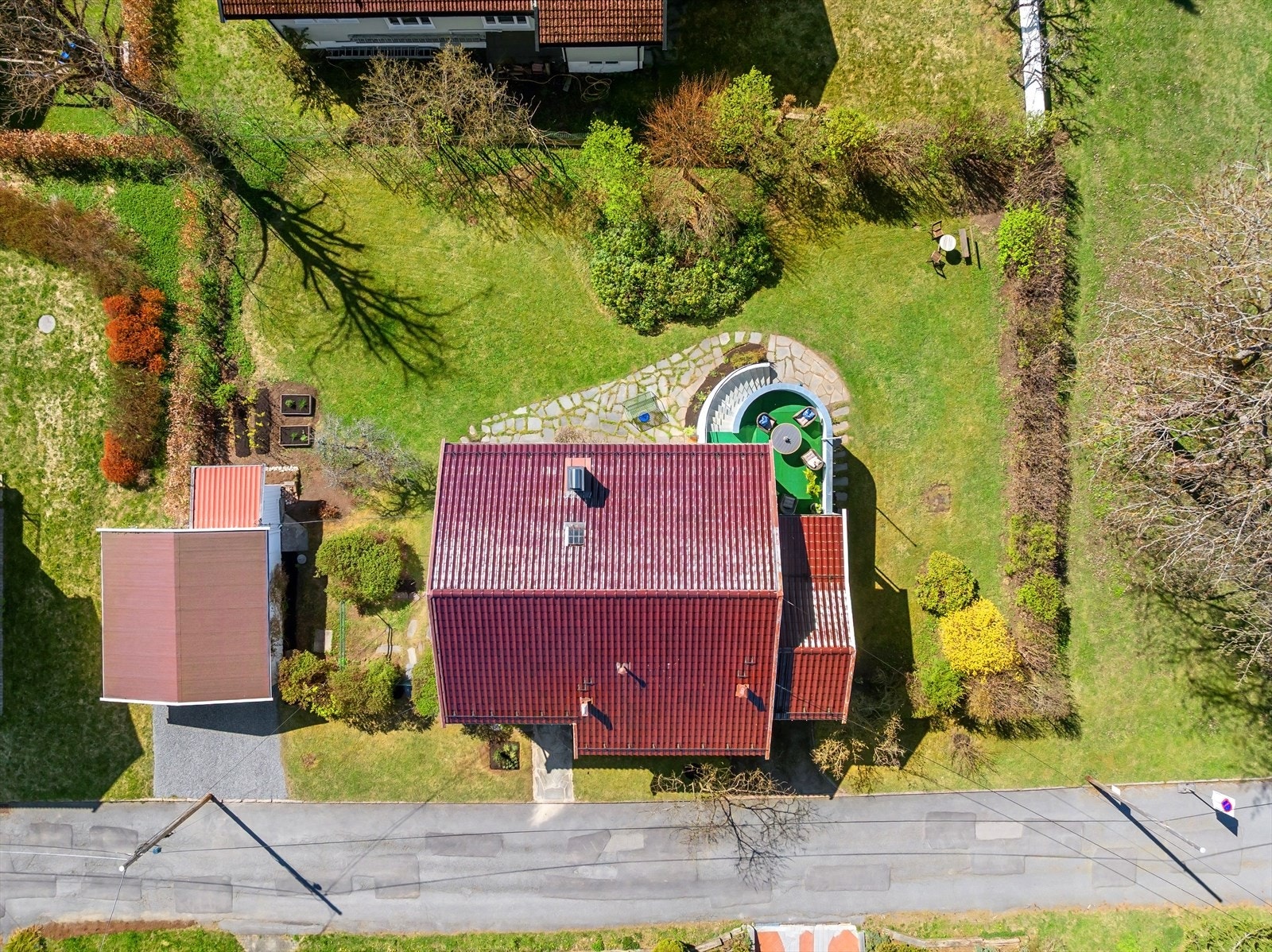 Stor flott tomt/have. Galleribilde