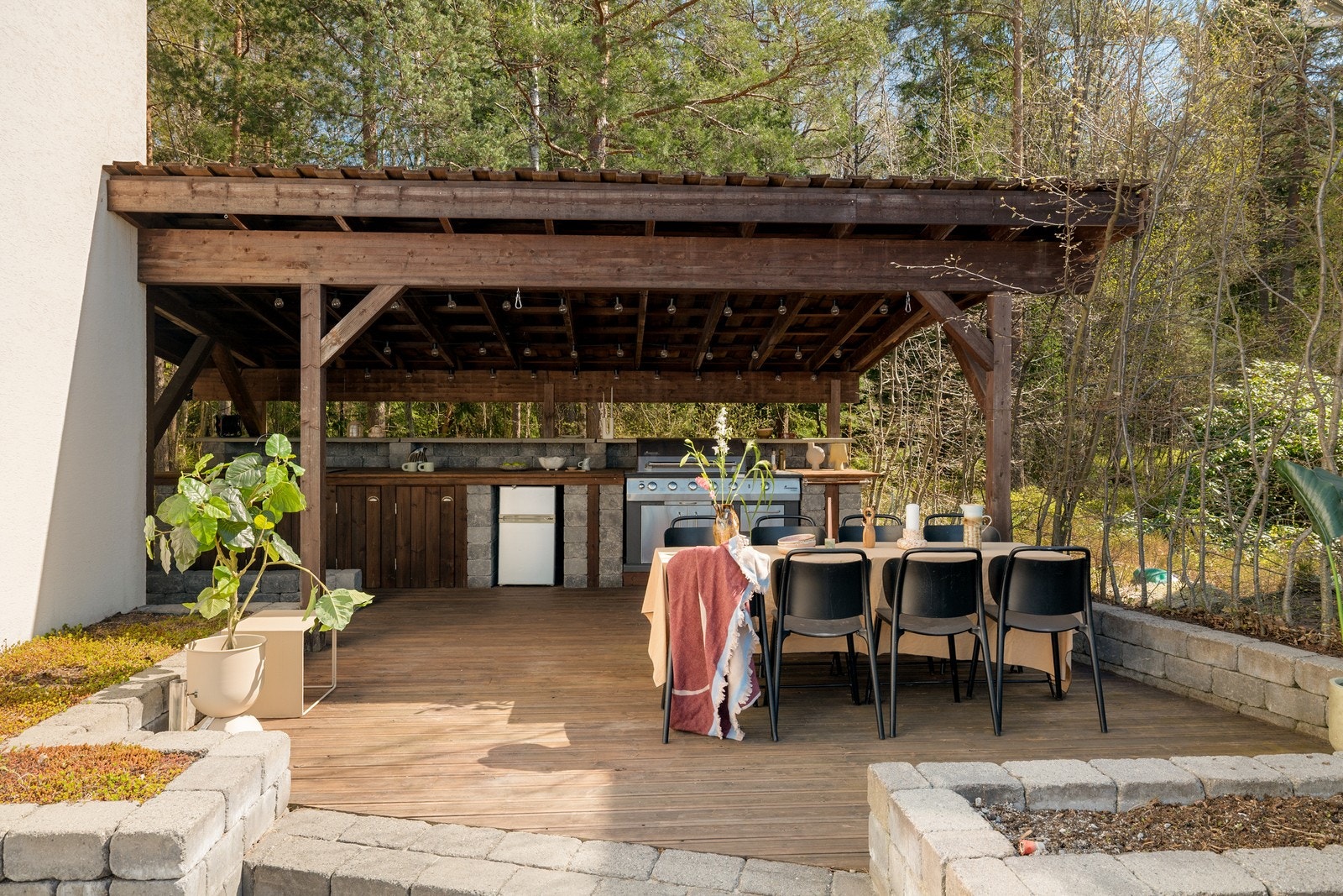 Her kan lange sommerdager nytes med grilling. Galleribilde