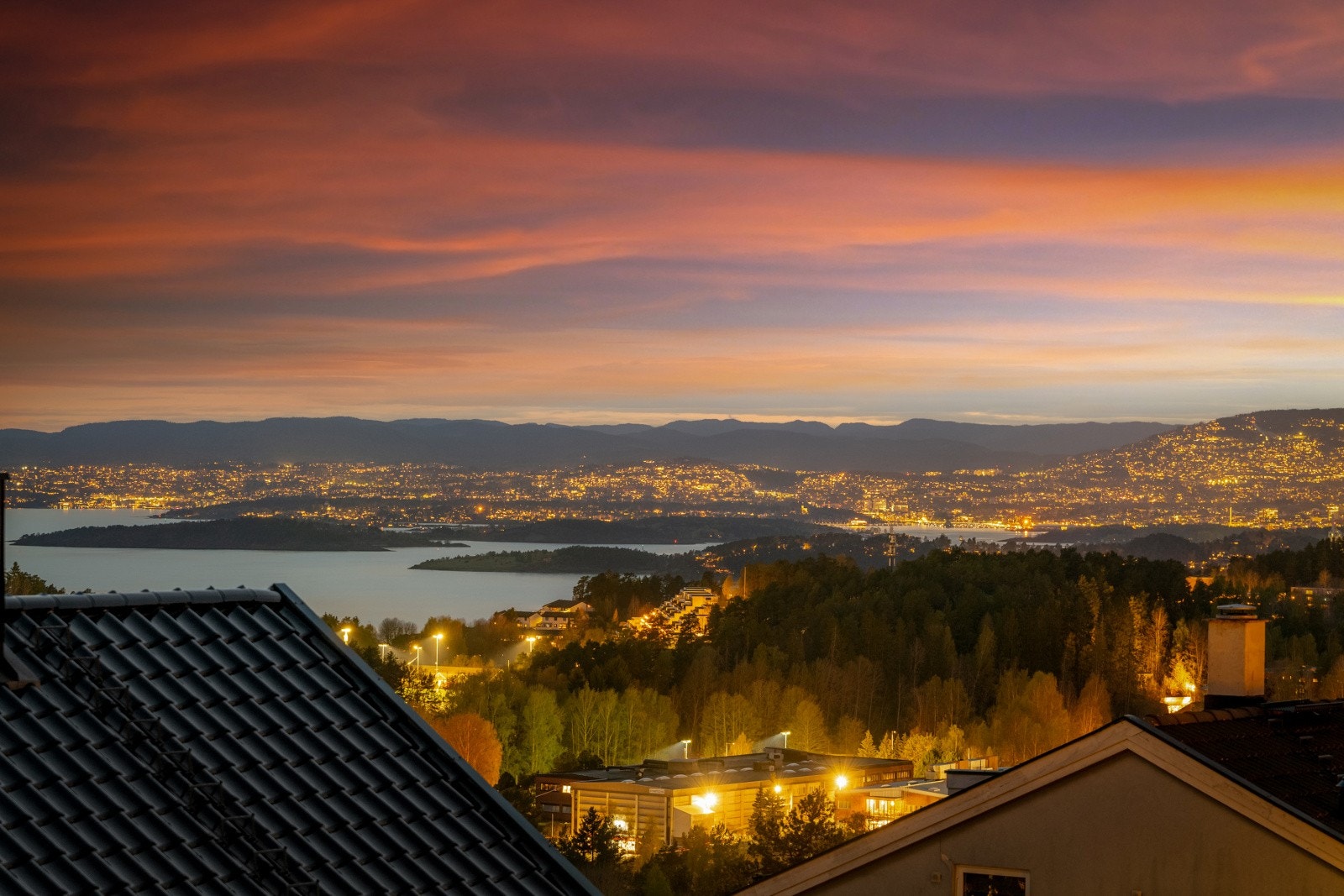Her kan sene sommerkvelder nytes med fantastisk utsikt. Galleribilde