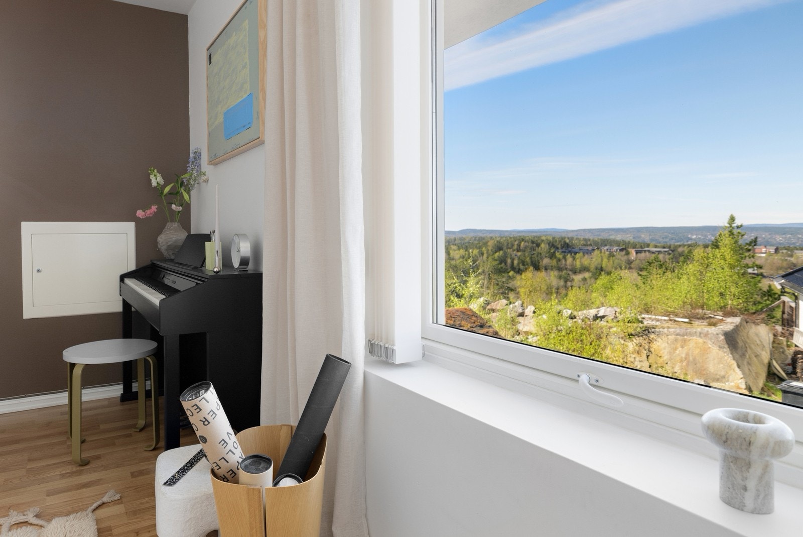 Det er svært lite innsyn til rommet. Galleribilde