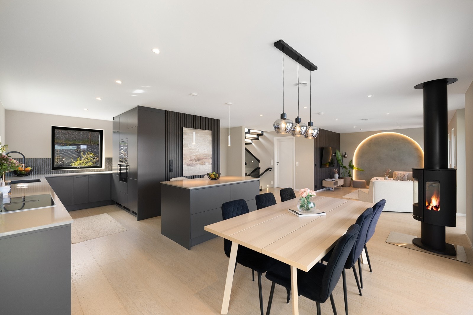 Du kan plassere et langt spisebord med plass til venner og familie. Galleribilde