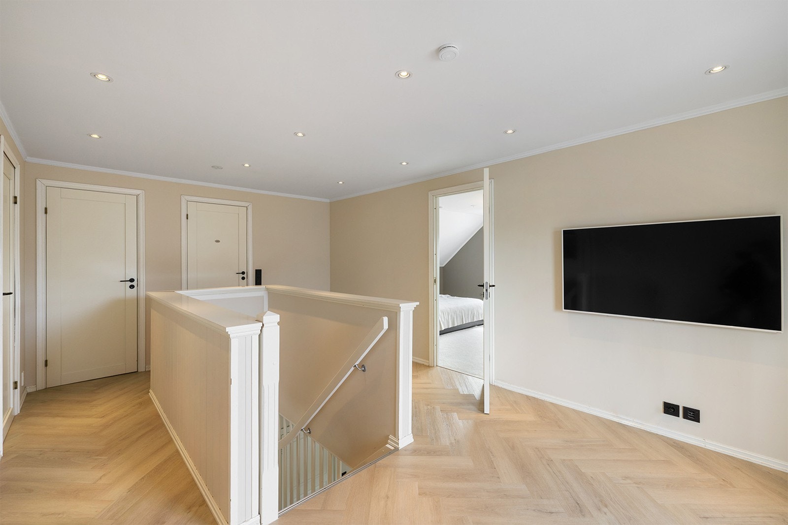 Loftstue med oppgraderte flater fra 2022. Galleribilde