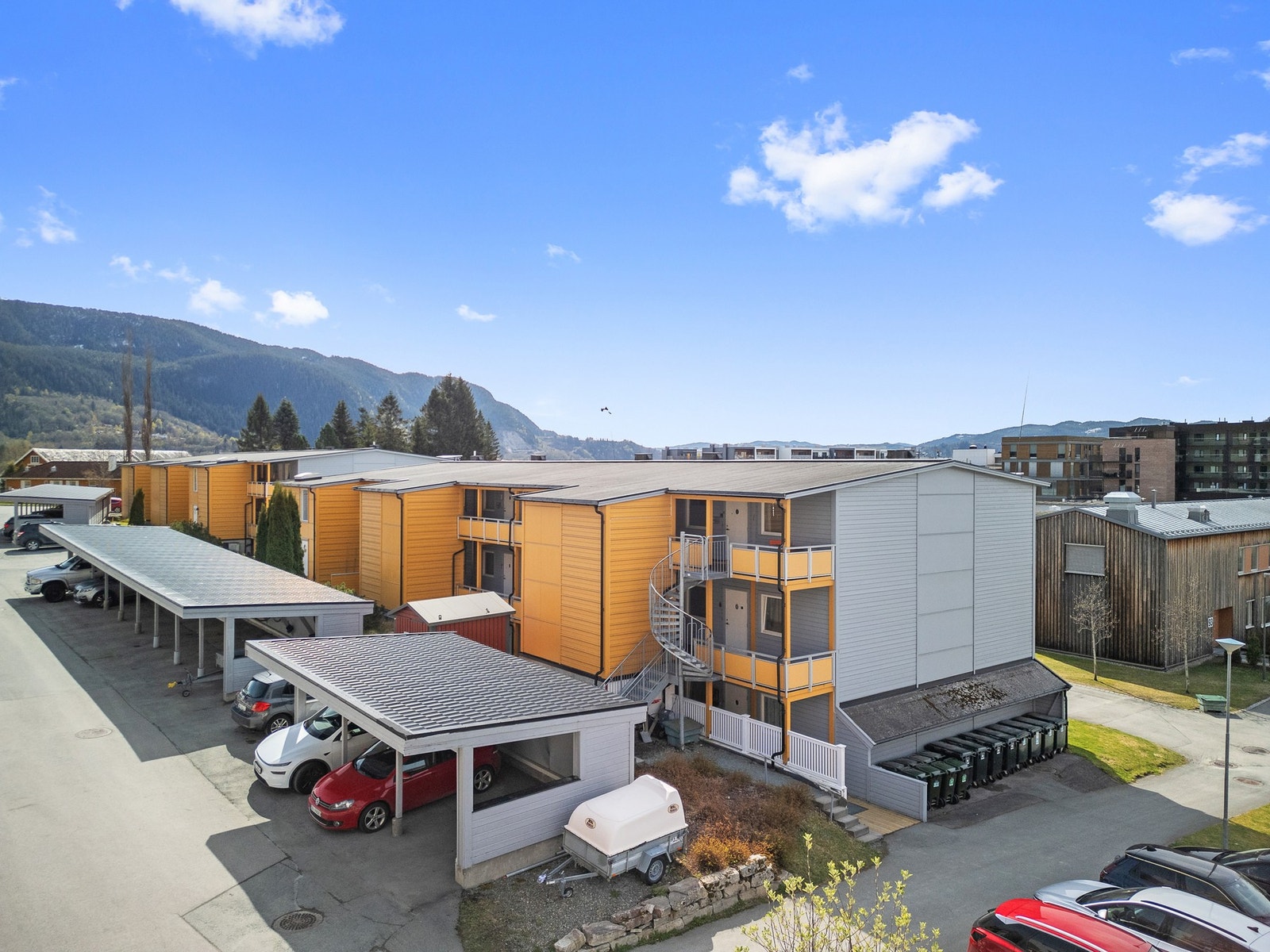 Leiligheten disponerer carport med el-billader. (følger ikke med) Galleribilde