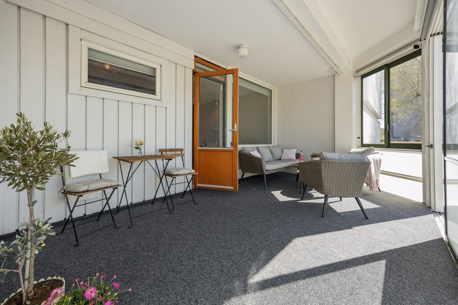 Vinterhagen byr på god boltreplass - her er det bare å invitere venner og familie til hyggelige sammenkomster. Galleribilde