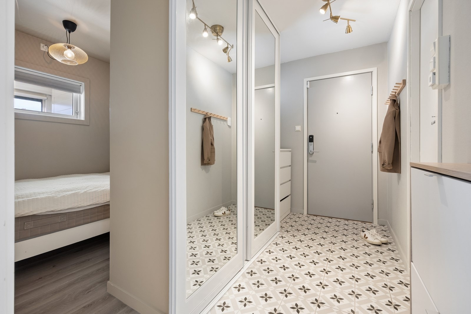 Innbydende gang, også her har man godt med oppbevaringsplass. Galleribilde
