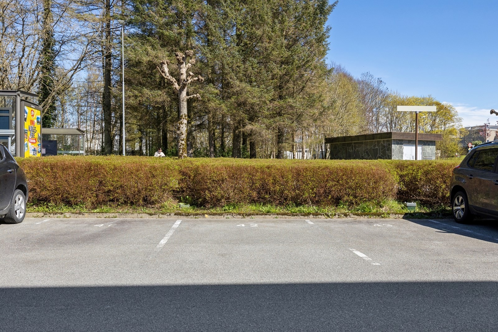 Denne seksjonen byr også på egen parkeringsplass rett utenfor leiligheten. Galleribilde