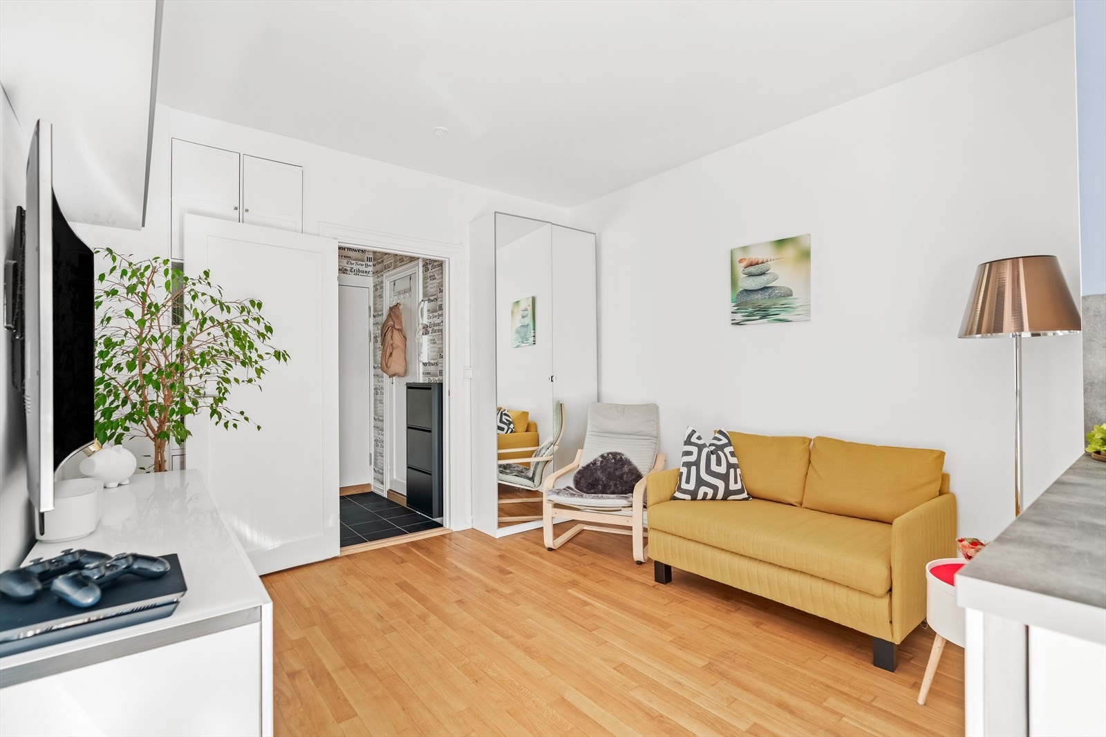 Det er også plass til garderobeskap. Galleribilde