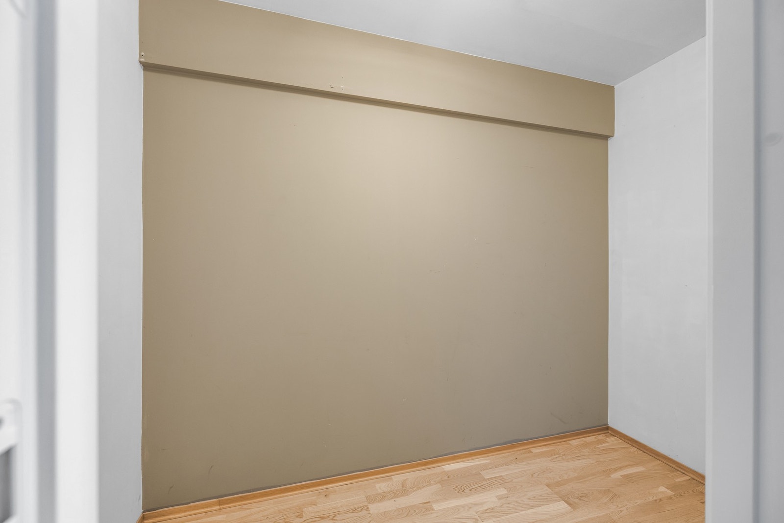 Det er gode oppbevaringsmuligheter i innvendig bod samt i disponibel bod i felles kjellerareal. Galleribilde