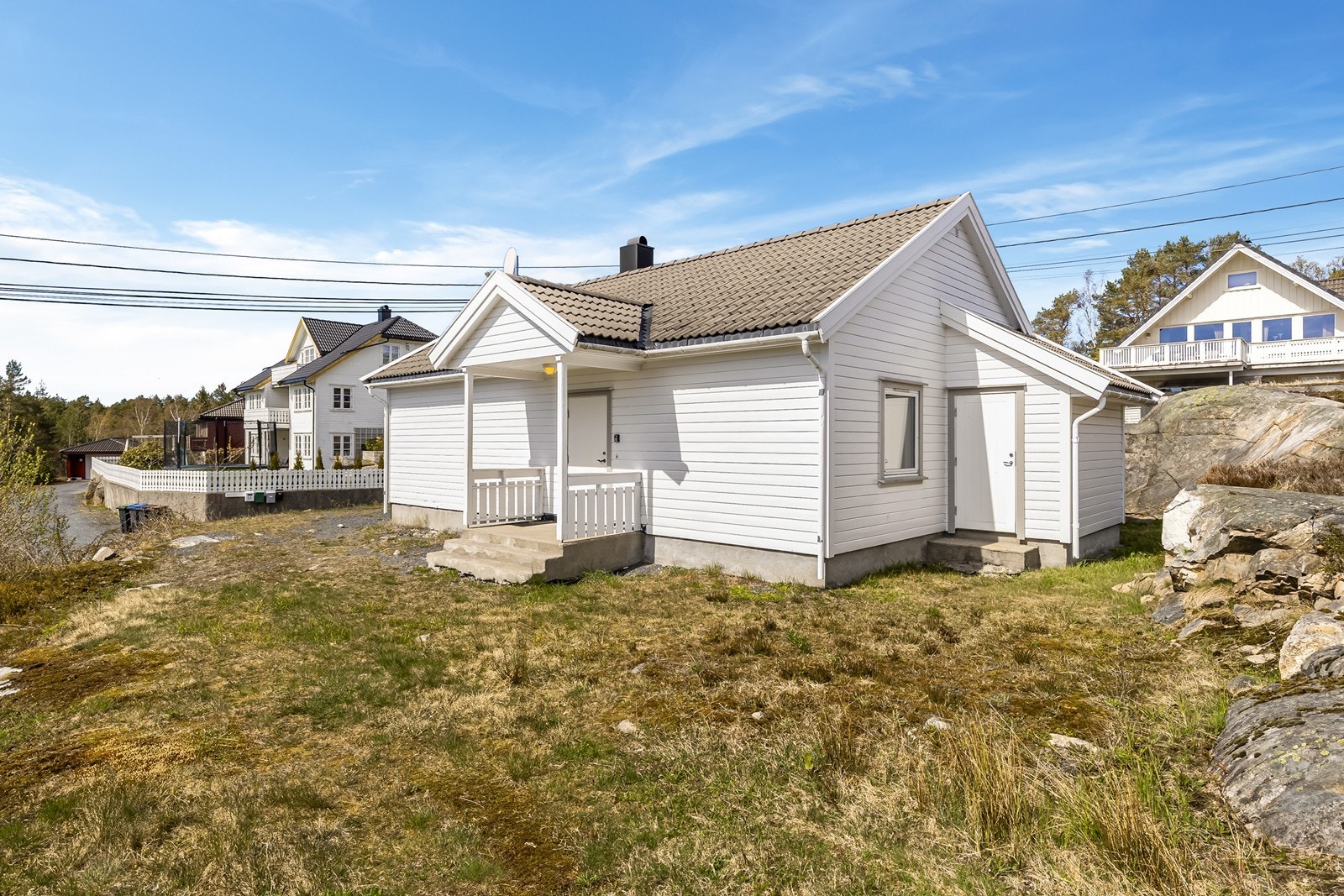 En innholdsrik enebolig med alt på et plan beliggende sentralt i rolig byggefelt. Galleribilde