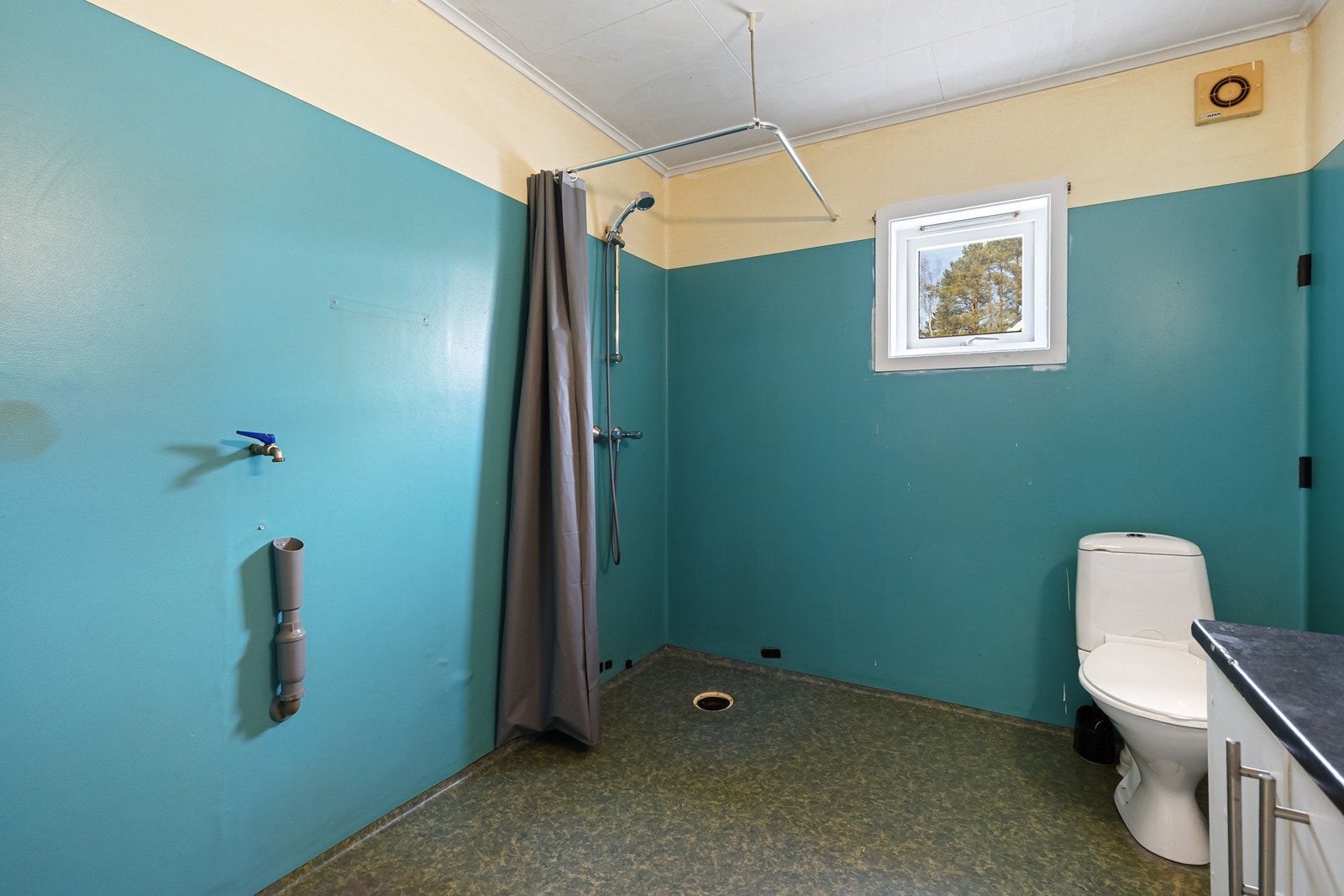 Badet er eldre, og bør byttes ut. Galleribilde