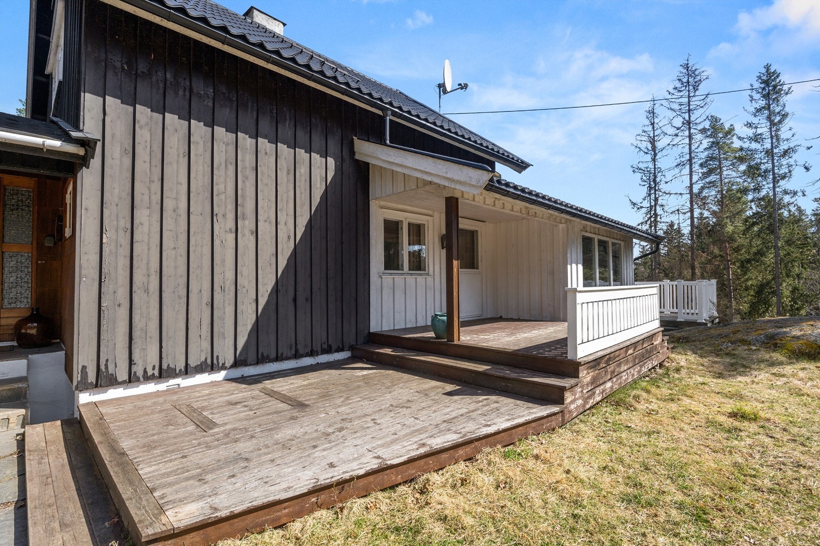 Terrassen har utgang fra spisestue/stuen Galleribilde