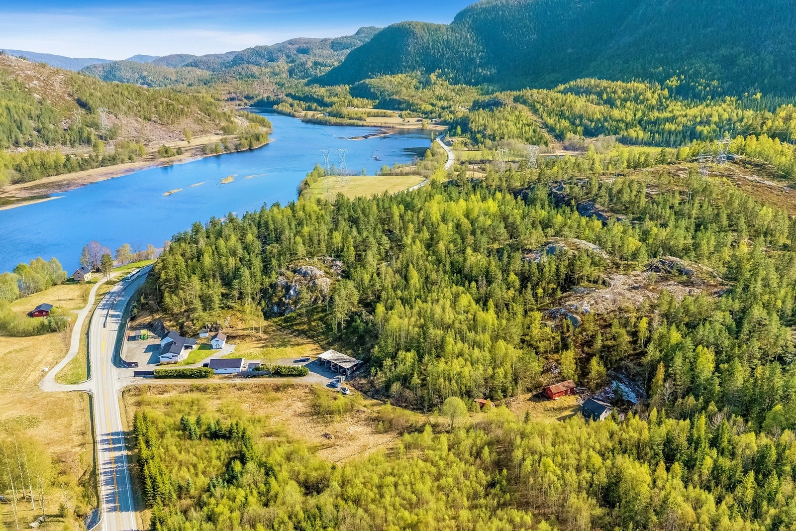 Drømmer du om å utvikle din egen eiendom - akkurat slik du vil ha den - kun 3 km fra Flå sentrum? Galleribilde