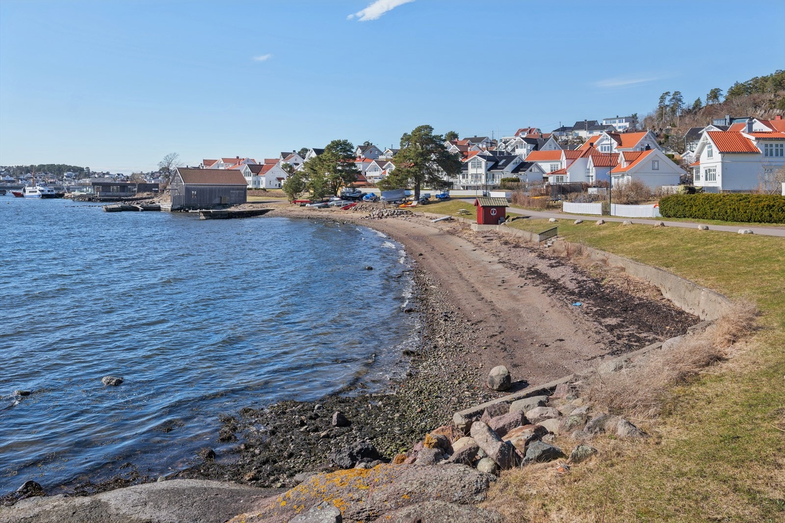Noen minutter unna eiendommen finner man vakre badeplasser Galleribilde