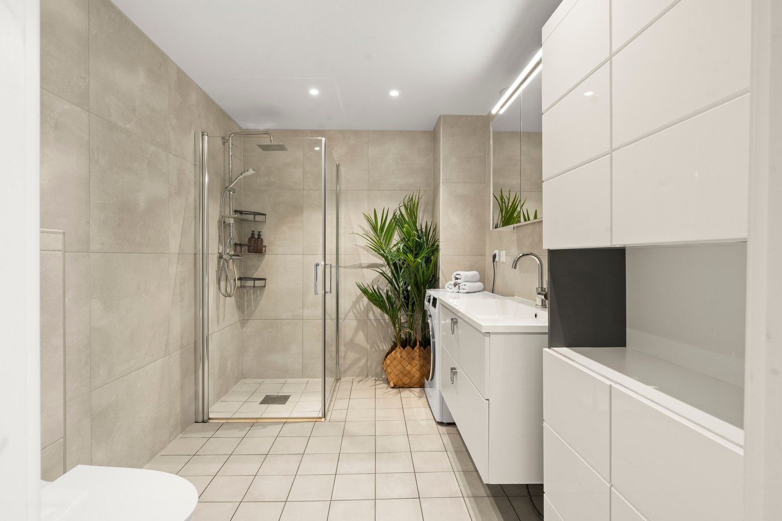 Badet er fra byggeår 2017 og har et tidløst design. Galleribilde
