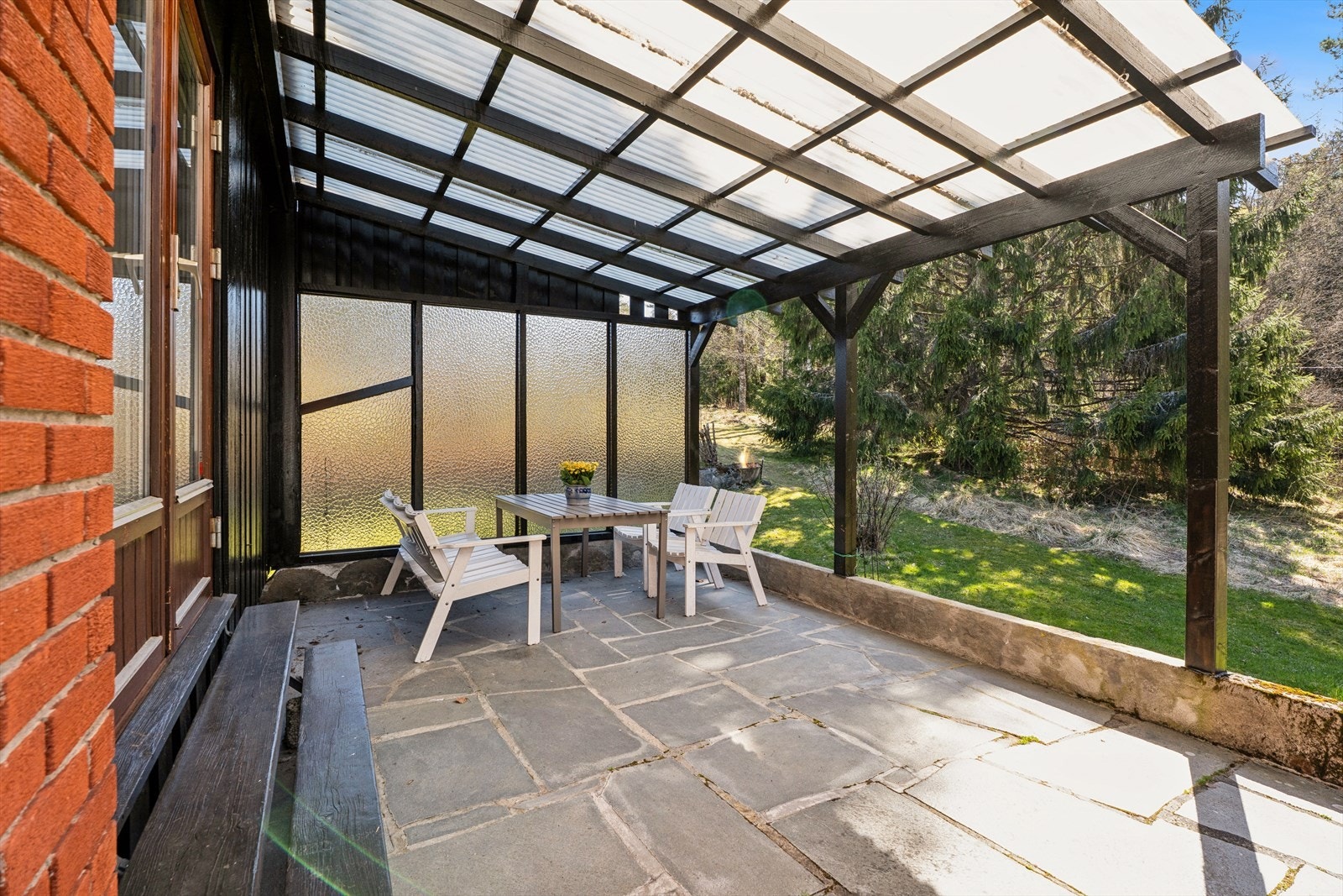 Uteplassen er et naturlig samlingspunkt for familie og venner. Galleribilde