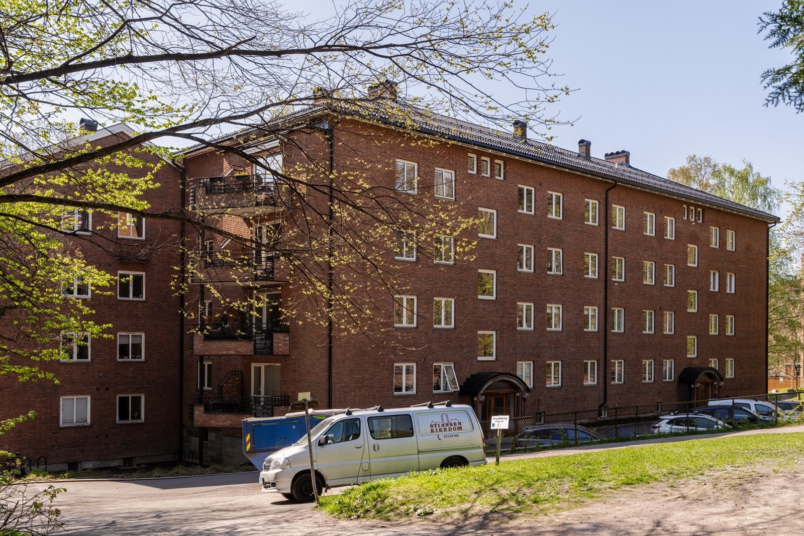 Et barnevennlig område med flere barnehager i nærheten, samt egen lekeplass i sameiet. Galleribilde