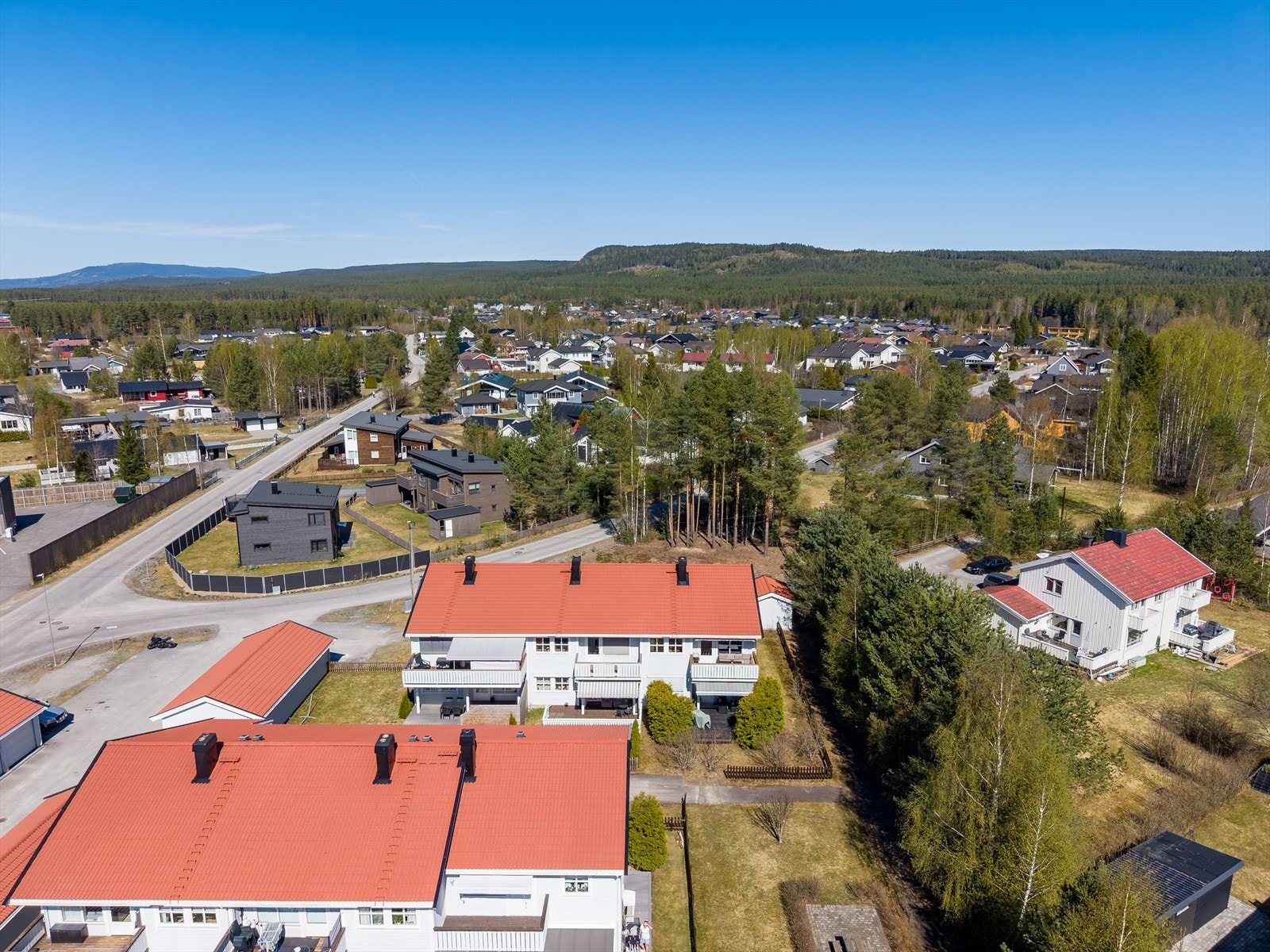 Dronefoto mot nord av Blåbærskogen Borettslag. Galleribilde