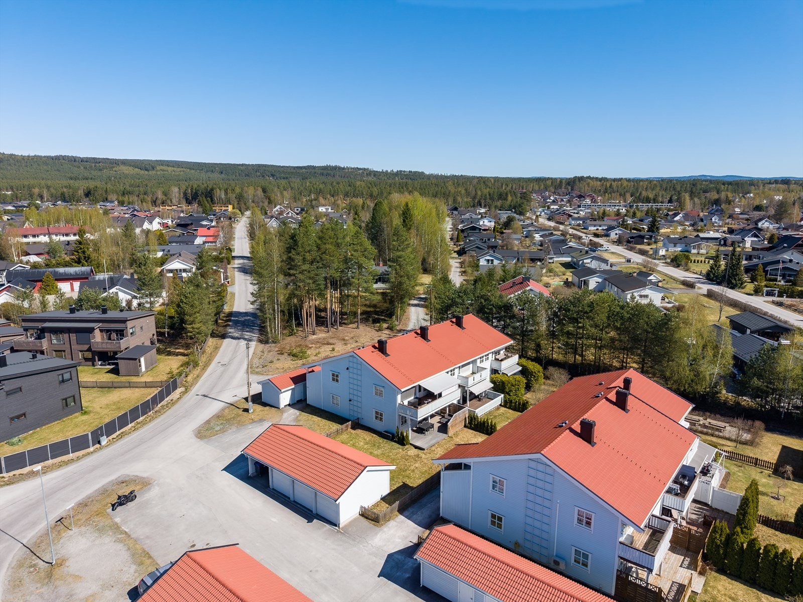 Dronefoto av borettsalget og nærområdet. Galleribilde