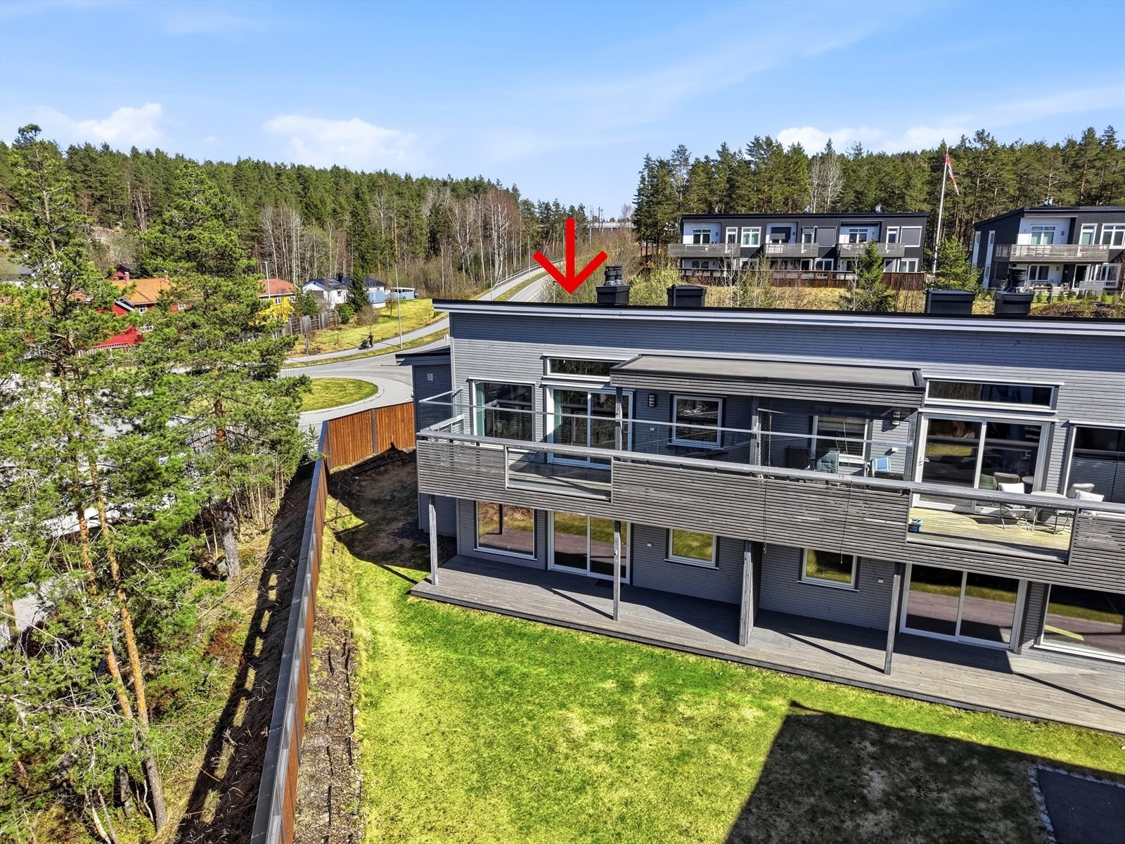 Leiligheten ligger solrikt og fint til som endeleilighet i 2.etasje. Galleribilde