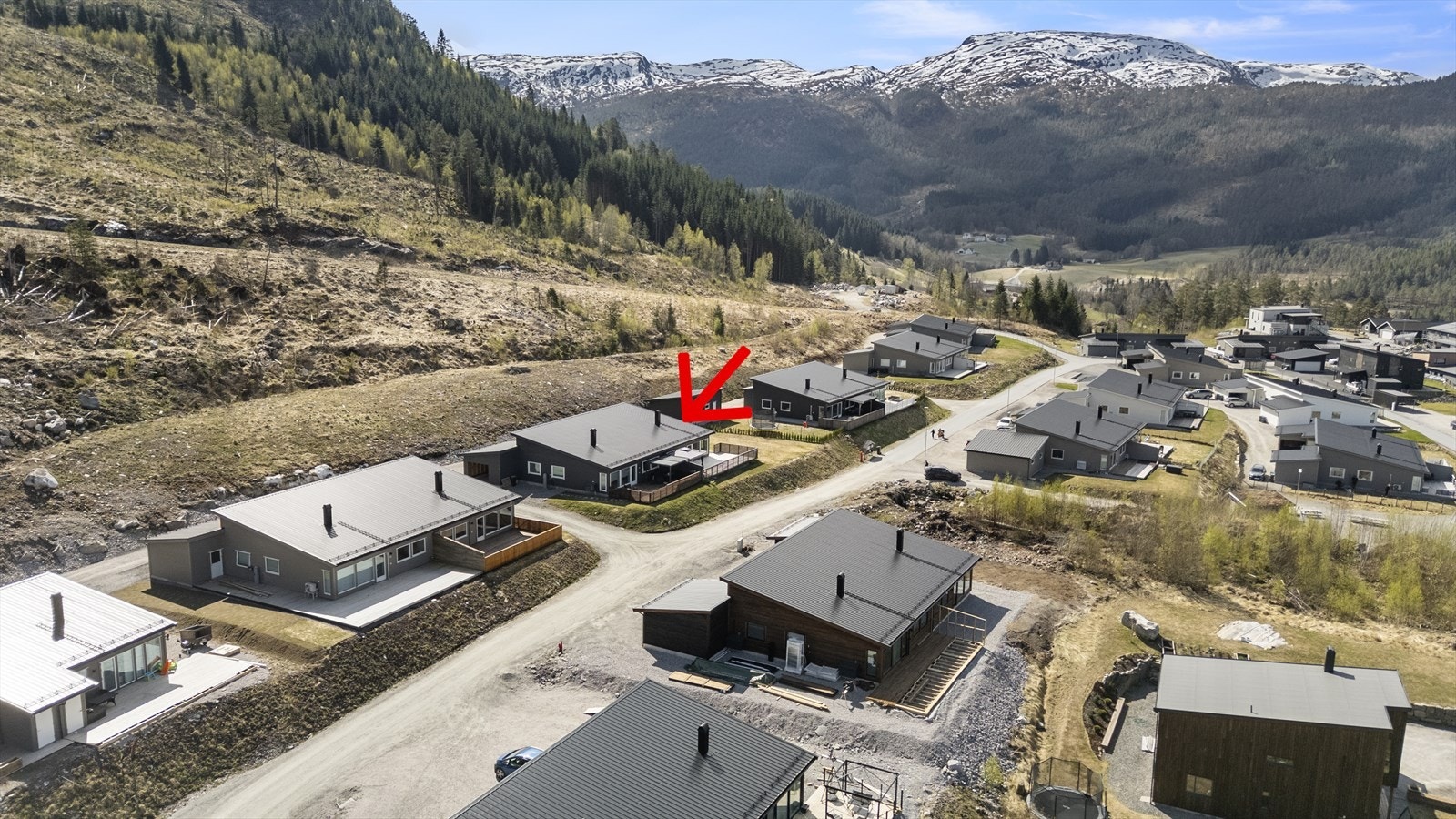 Eigedomen ligg øvert i Steia-feltet på Sande Galleribilde