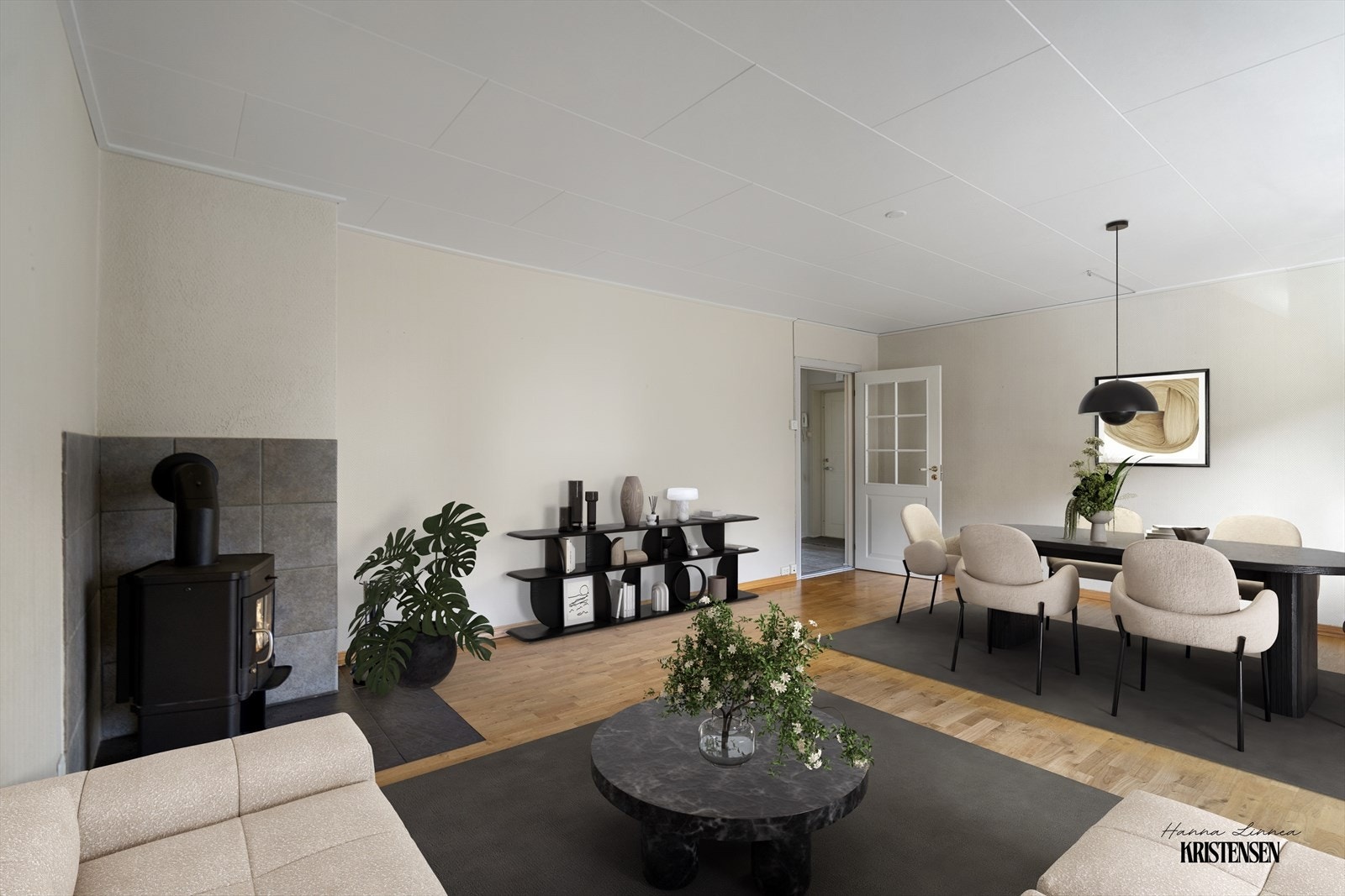 Romslig stue, også med plass til spisebord. Galleribilde