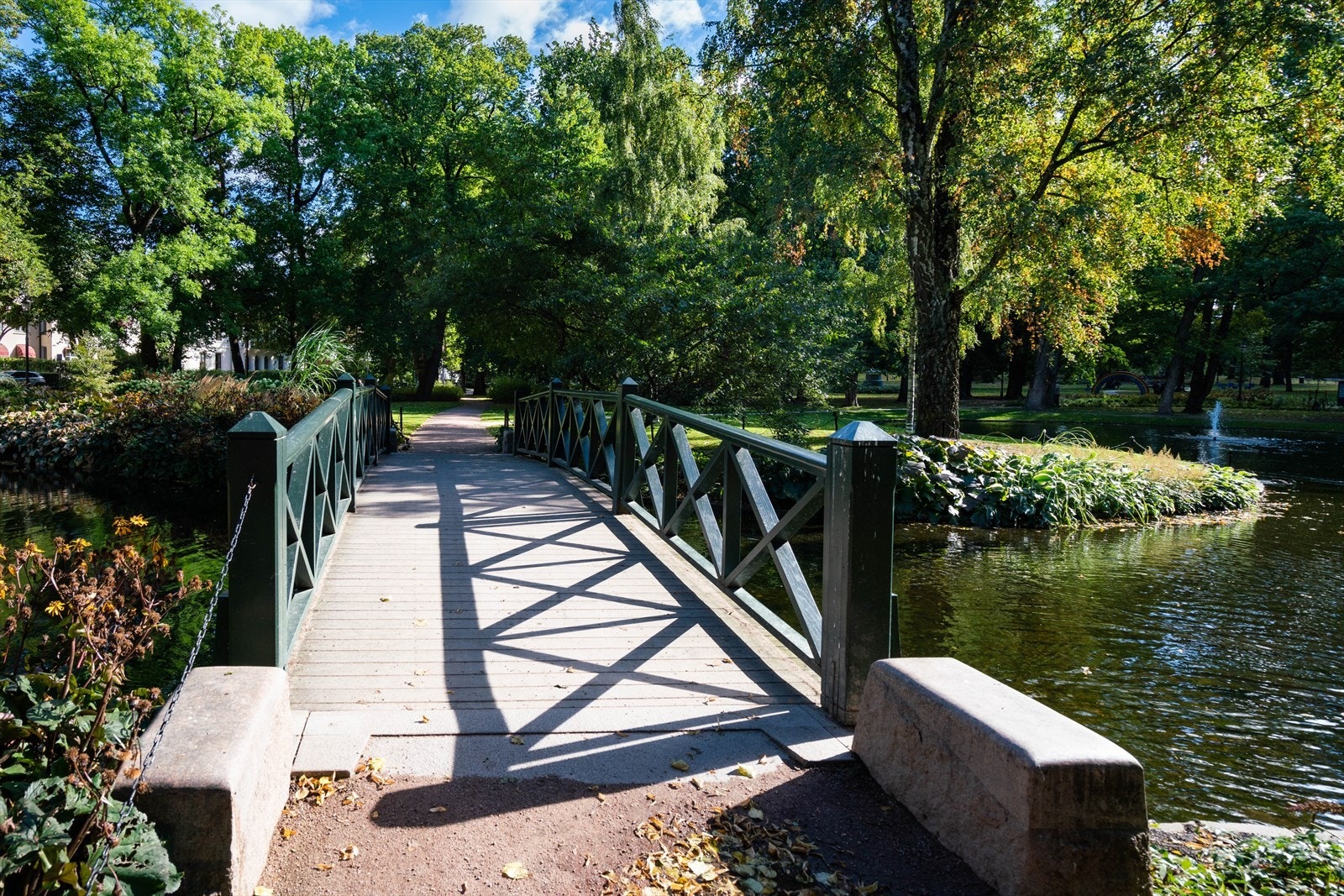 Slottsparken med sine idylliske grøntarealer ligger kun et par minutter fra leiligheten. Galleribilde