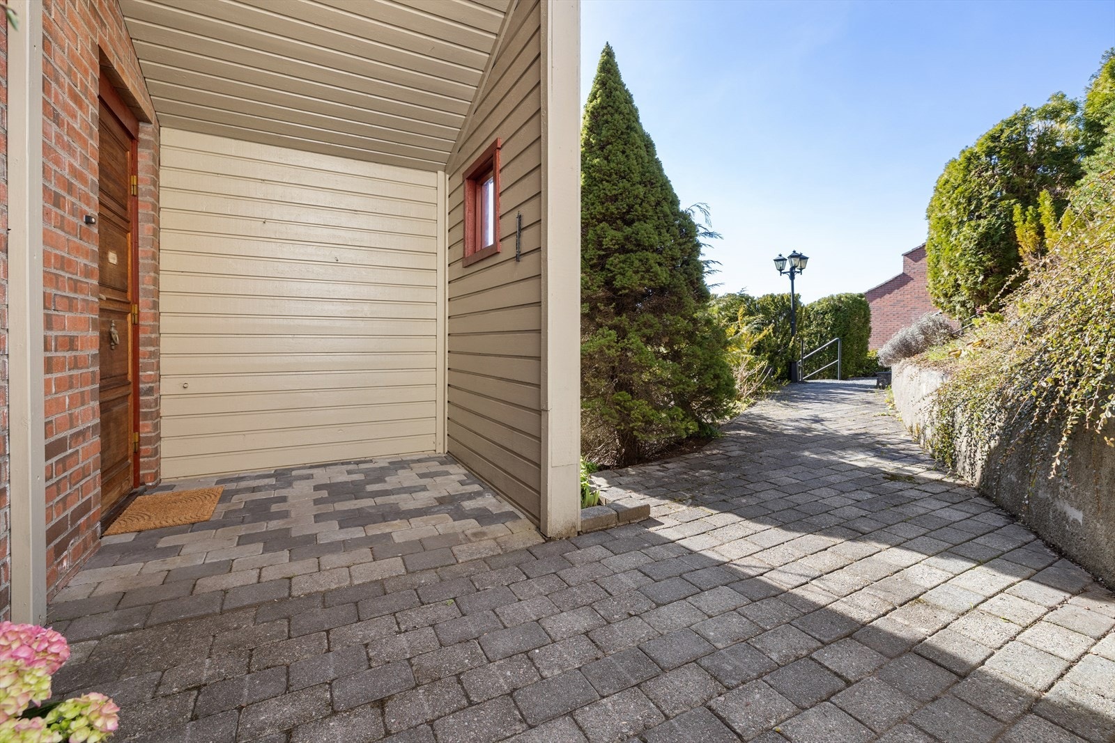 Inngangsparti. Galleribilde