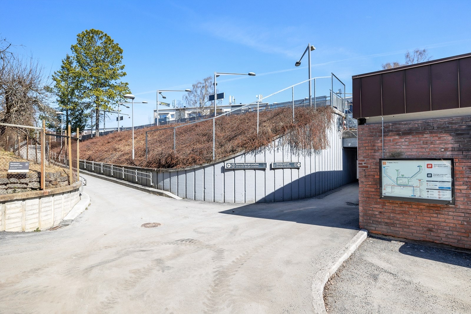 Området er godt dekket med offentlig transport | T-banen som tar deg inn til sentrum av Oslo på ca. 15 min. Galleribilde