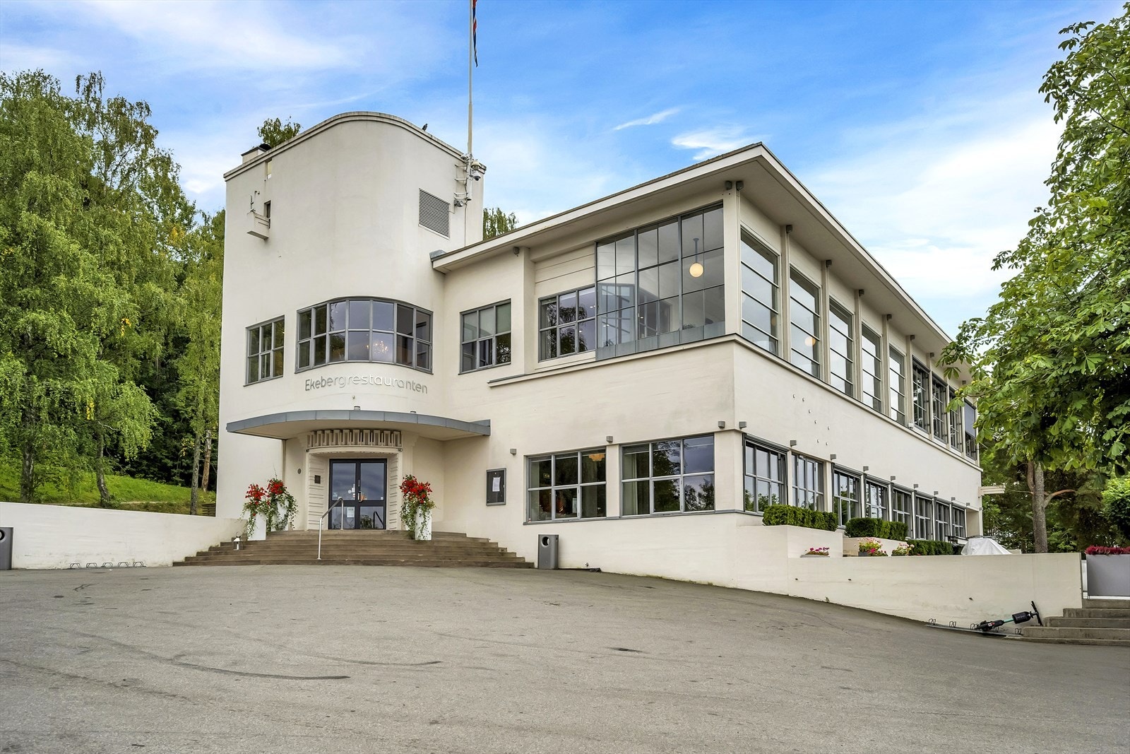 Populære Ekebergrestauranten med panoramautsikt over Oslofjorden. Galleribilde