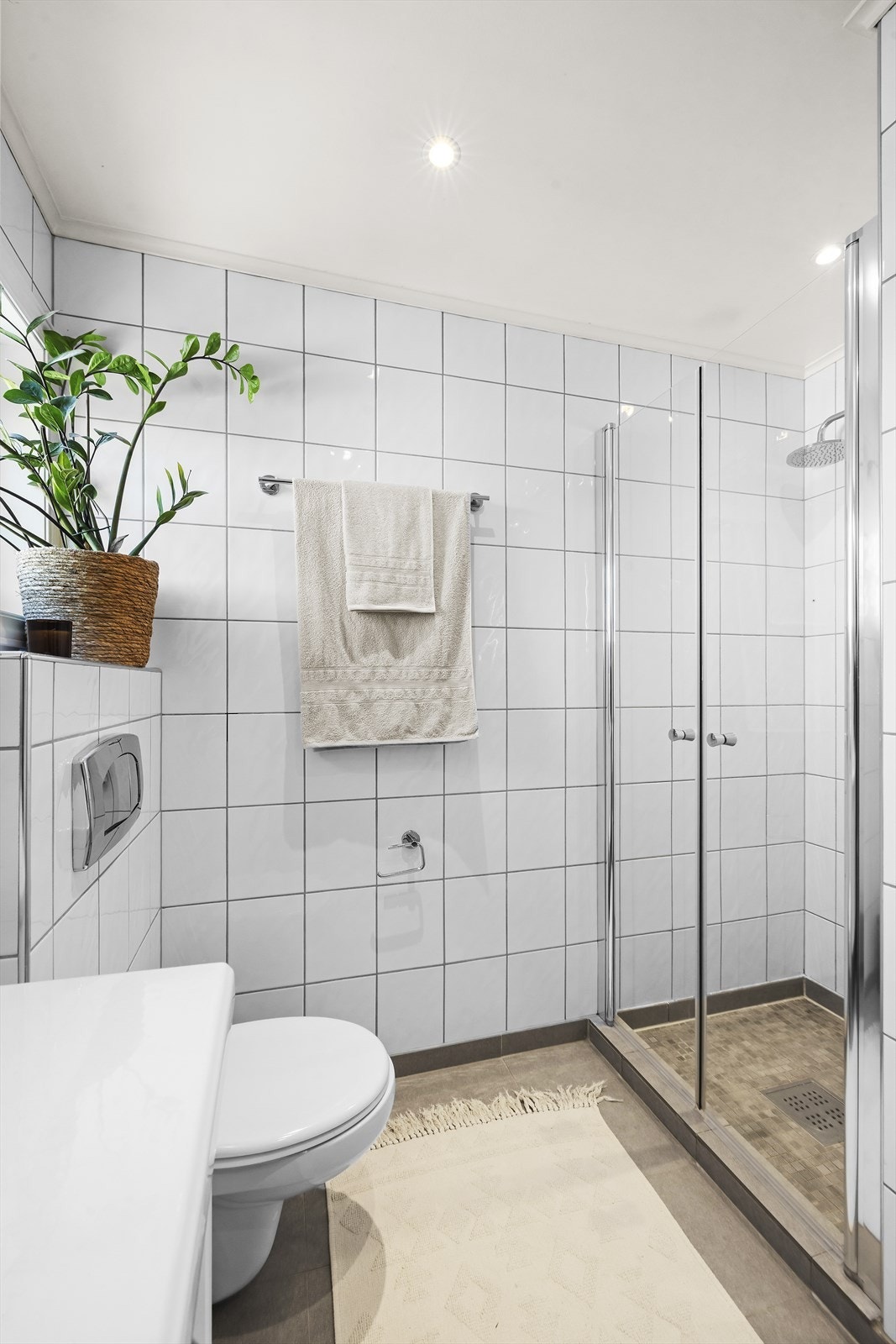 Det er opplegg for vaskemaskin på badet. Galleribilde
