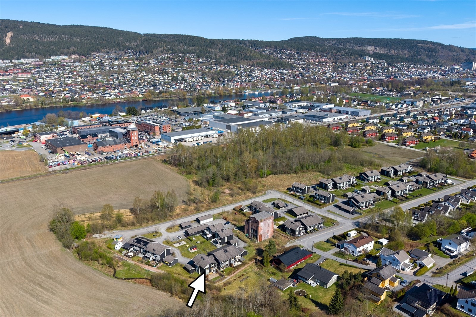 Beliggenheten er stille, men meget sentral, på Gulskogen Galleribilde