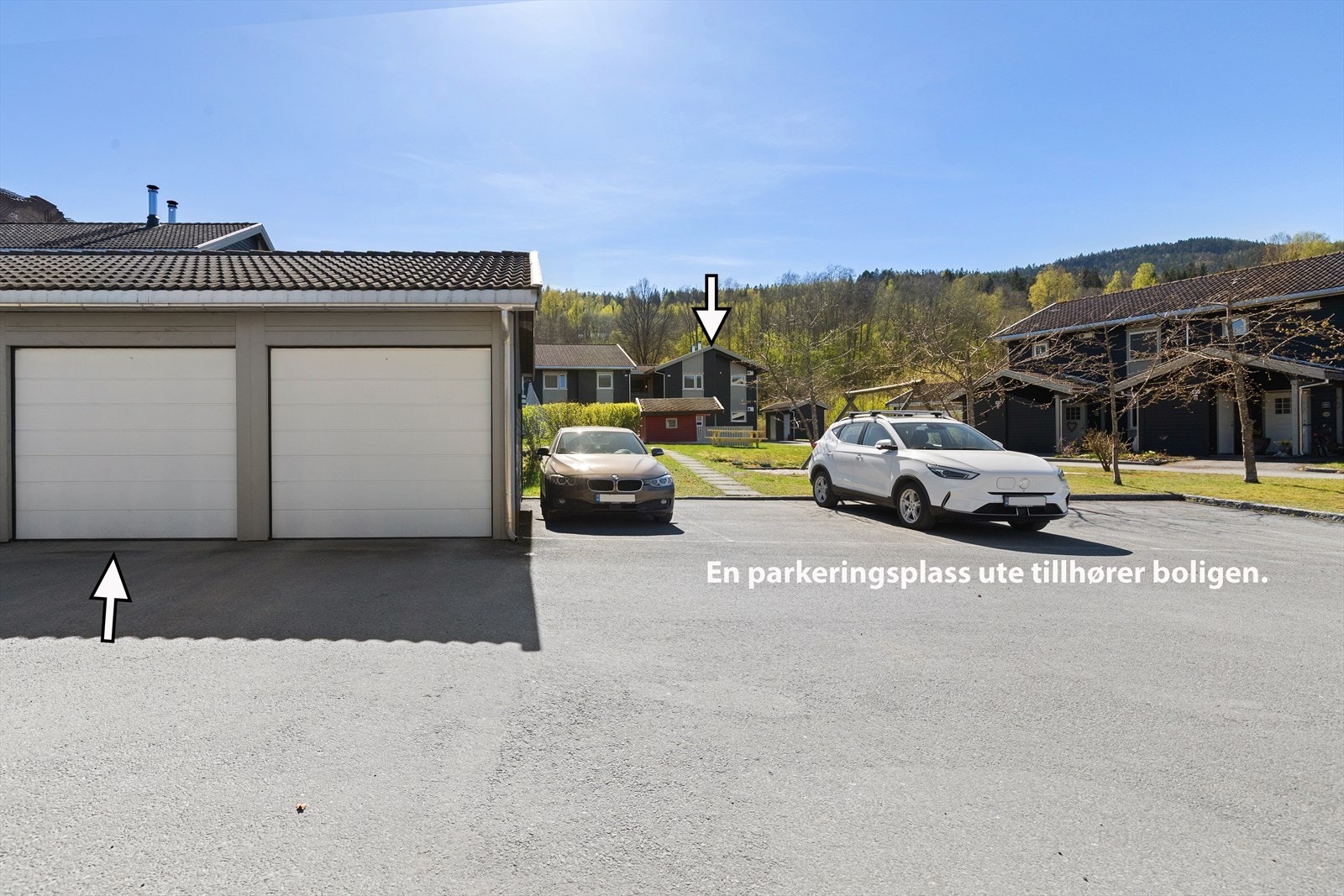 Det medfølger en garasjeplass og en valgfri parkeringsplass ute. Garasje med elbillader. Galleribilde