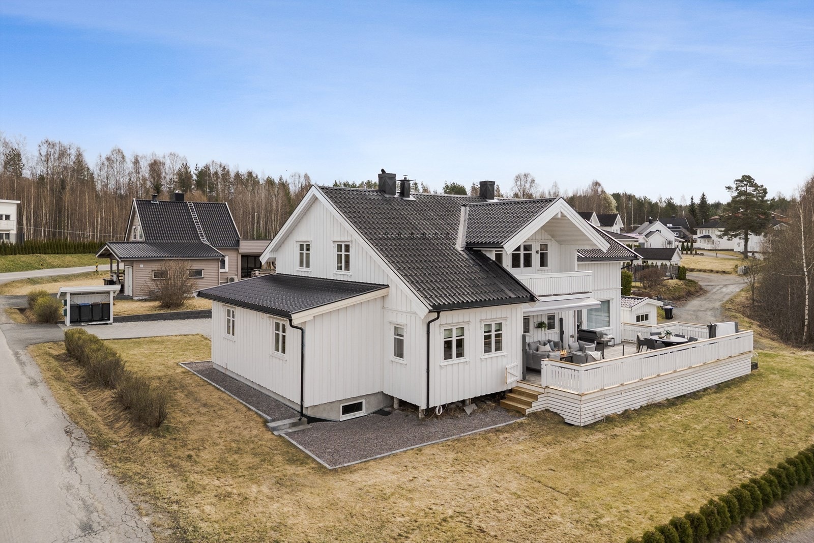 I 2006 ble alle ytterveggene etterisolert med mineralull, samtidig ble det montert ny kledning, nytt tak og nye vinduer. Galleribilde