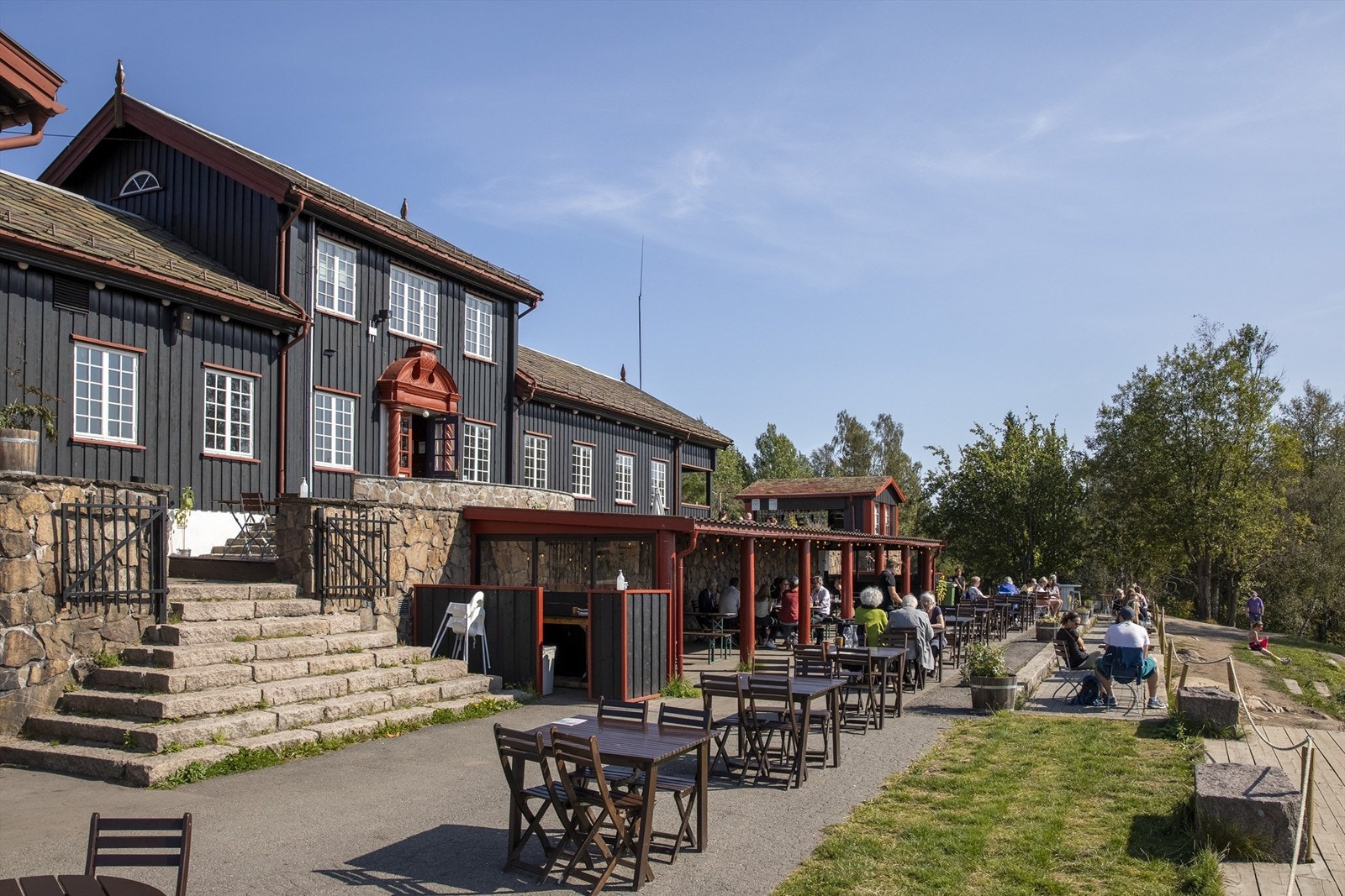 Koselig tursti opp til Grefsenkollen hvor du kan nyte italiensk pizza med fantastisk utsikt over Oslo Galleribilde
