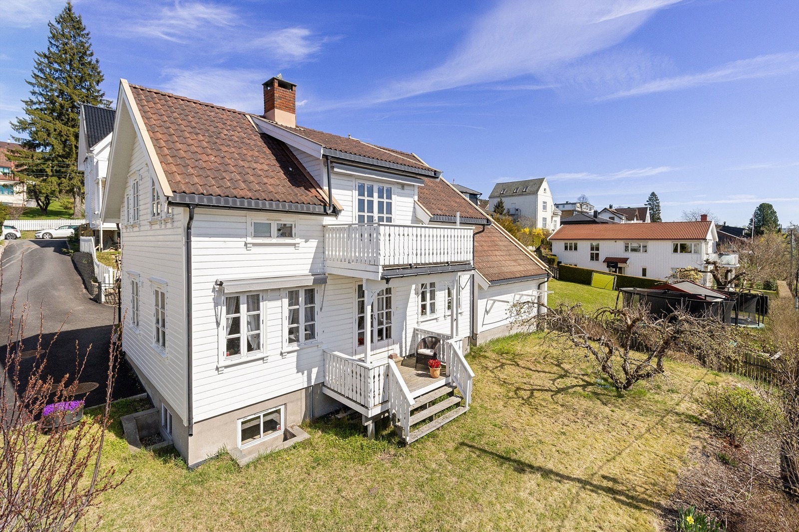 Sjarmerende familiebolig i rolig og barnevennlig gate på Grefsen. Foto: Petter Tanum/Tanum foto Galleribilde