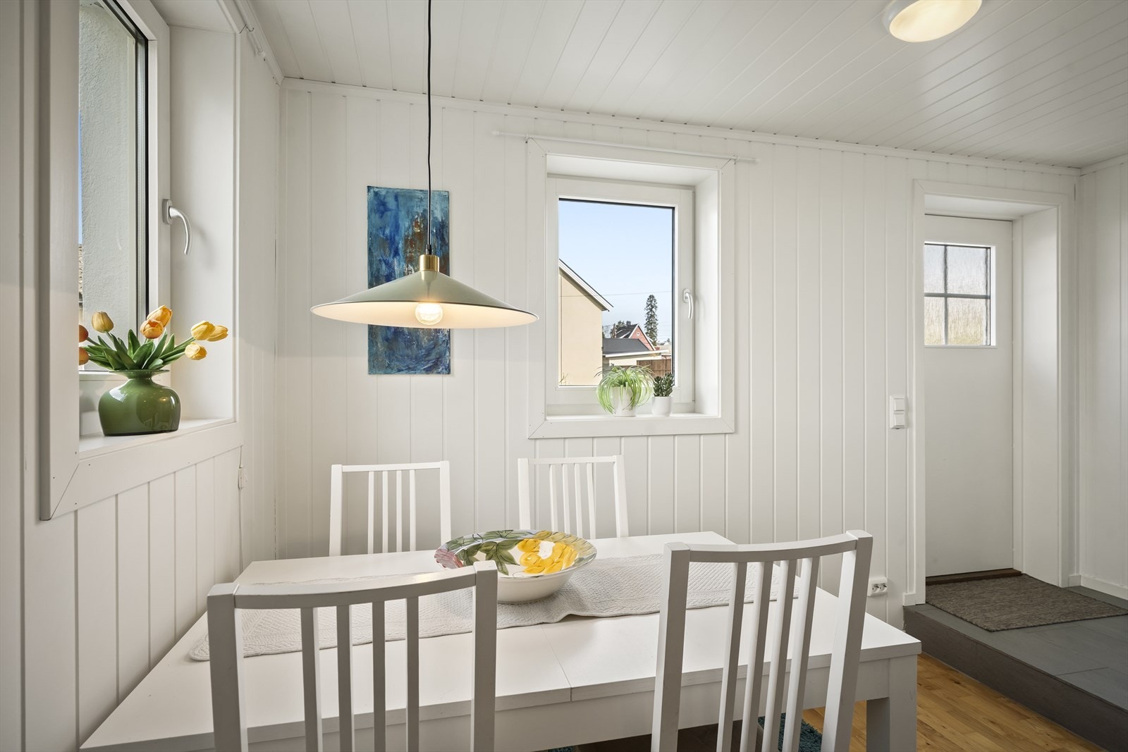 Underetasjen har egen inngang. Galleribilde