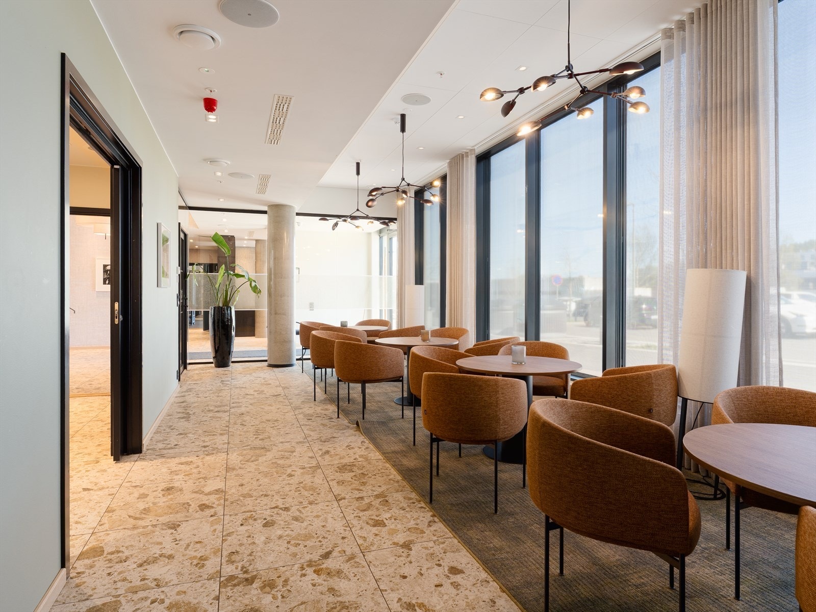 Plusskonseptet gjør også at du har tilgang til bemannet resepsjon, lobby, gjesterom, treningsrom, møterom og selskapsrom med kjøkken. Galleribilde