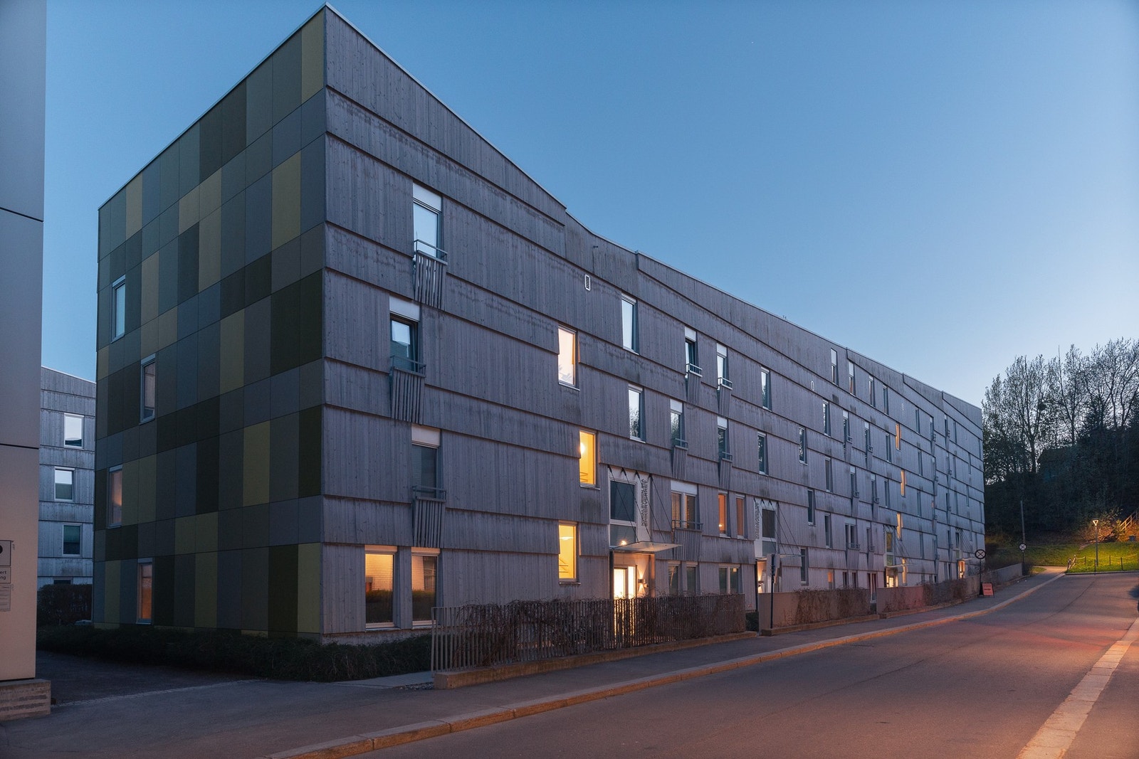 Det er ingen fellesgjeld, og a-konto for oppvarming og varmtvann er inkludert i felleskostnadene. Galleribilde
