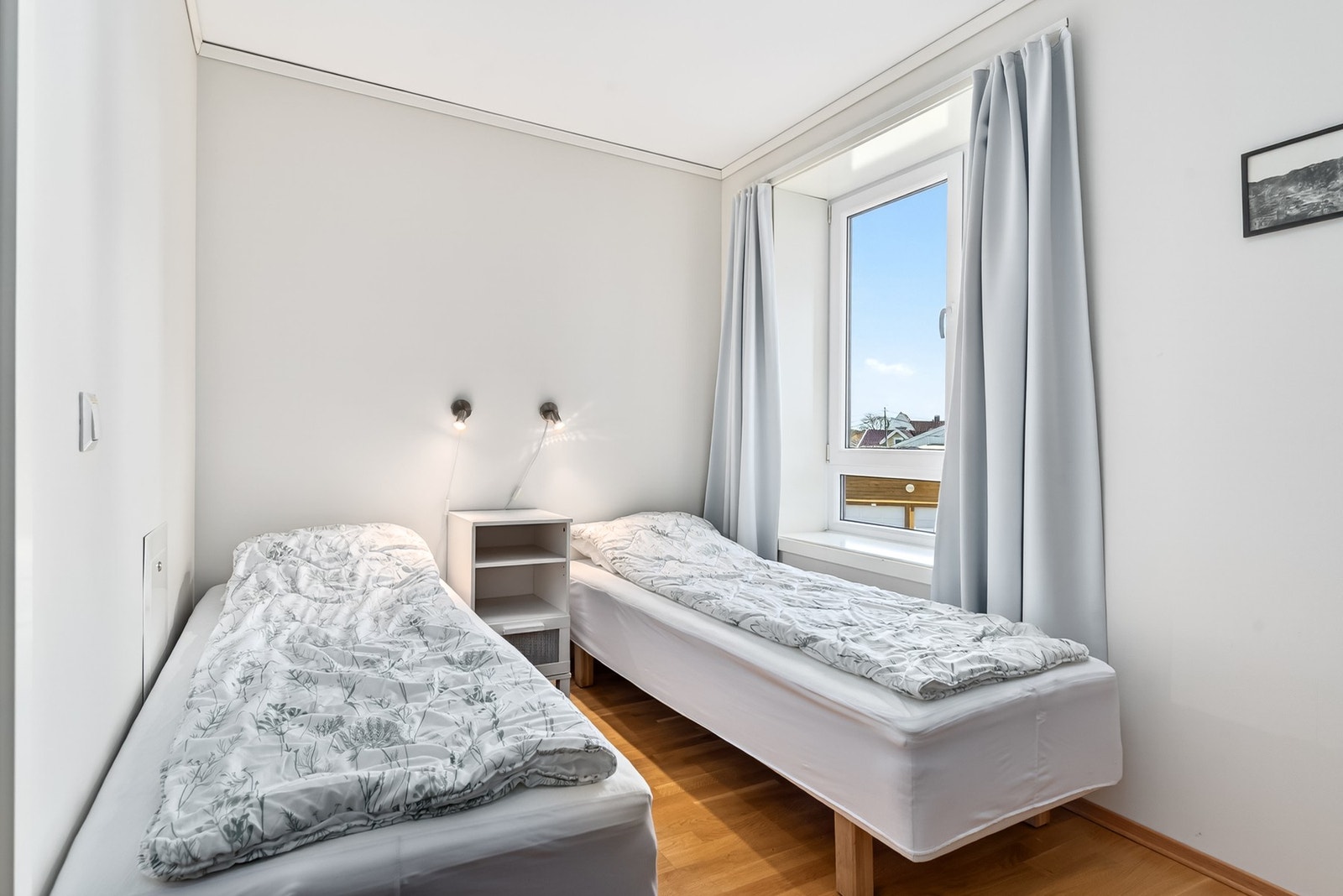 Dette er et av `hotellrommene` som beboerene disponerer ved evt overnattings besøk. Disse har også tilhørende bad. Galleribilde