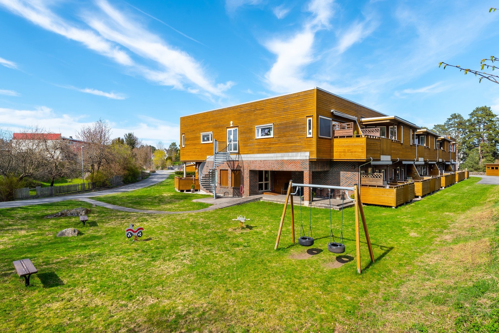 Lekeplass på fellesområdet. Galleribilde