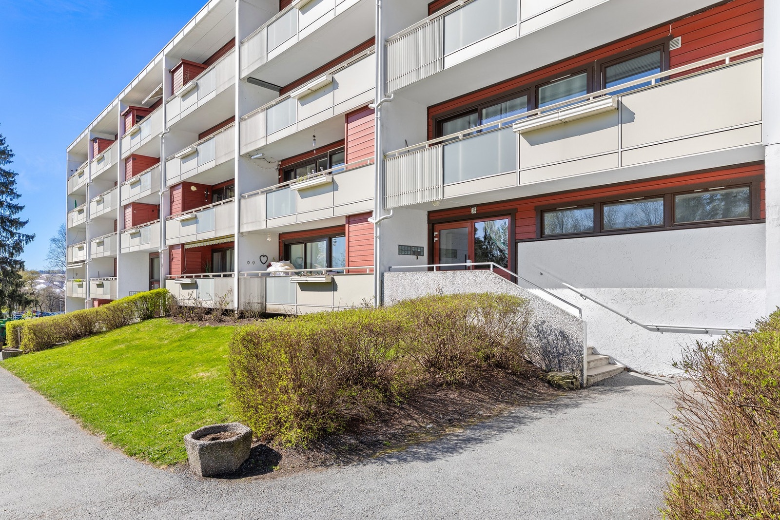 Det medfølger garasjeplass med mulighet for å etablere EL-bil lader Galleribilde