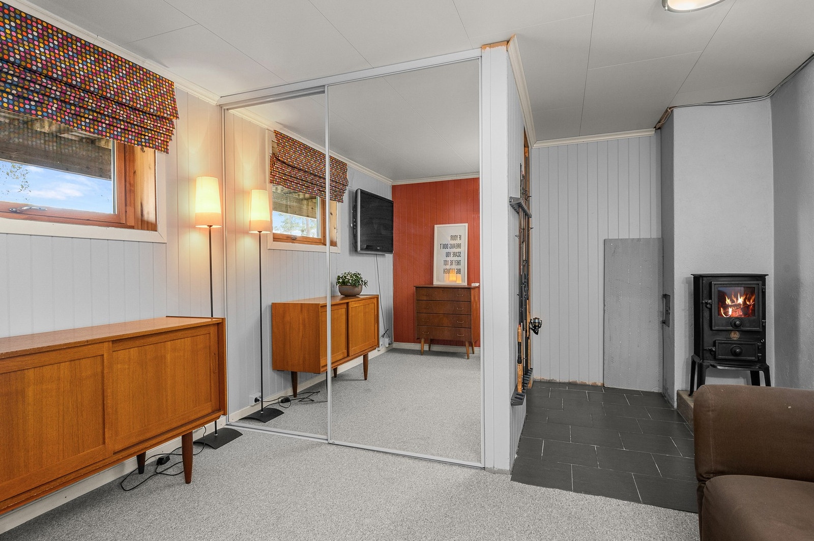 Kjellerstue på 15,5kvm med peis Galleribilde